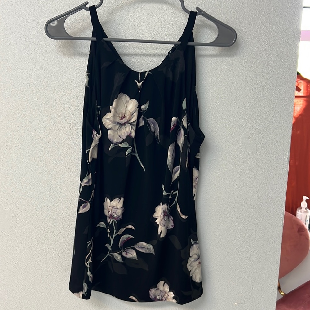 White House Black market tank